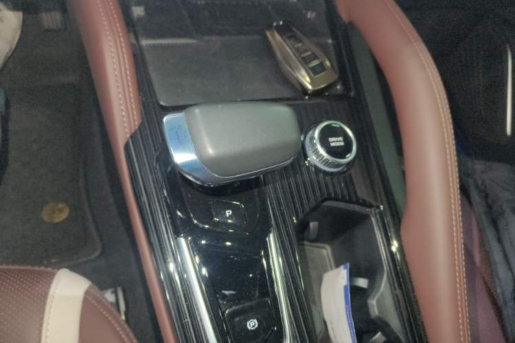 Used Geely Auto Monjaro L 2024 2.0TD High-Power Automatic Two-Wheel Drive Yunqi Version
