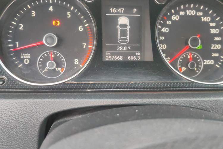 Used Volkswagen Magotan 2012 Revised 1.8TSI Luxury Version Odometer Close Up