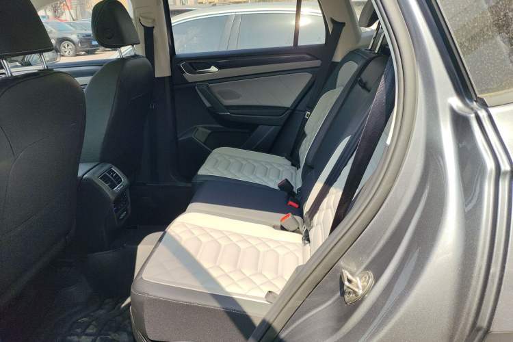 Used Volkswagen Tayron 2023 300TSI Two-Wheel-Drive Luxury Plus Advanced Edition Left Rear Seat