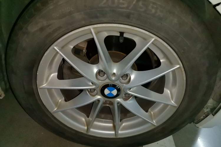 Used BMW 1 Series 2011 120i two-door coupe
