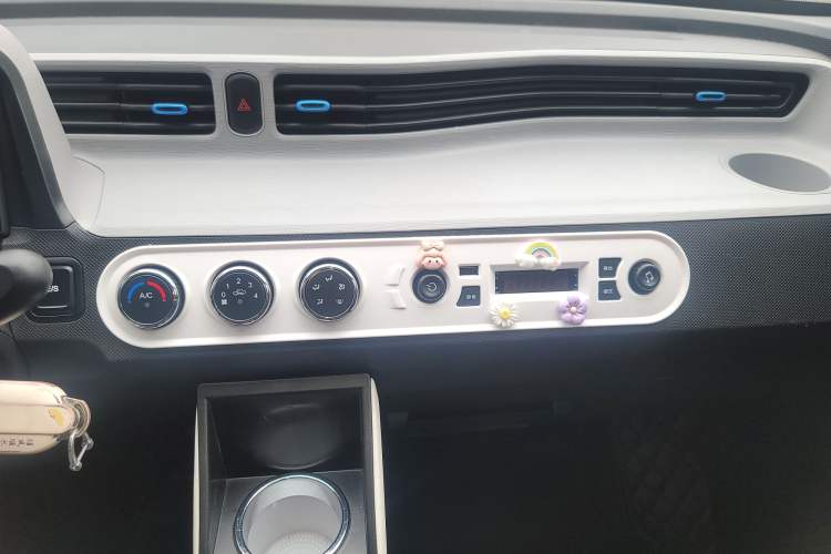 Used Wuling Hongguang MINIEV 2022 Zizai Version Lithium Iron Phosphate Audio And AC Panel