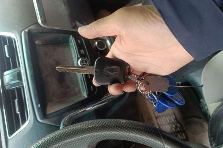 Used Jinbei Hiace X30 2021 1.5L Deluxe Edition Aluminum Wheels Two-Tone Design Central Air Conditioning MP5 Version Van China VI Standard SWC15M Vehicle Key