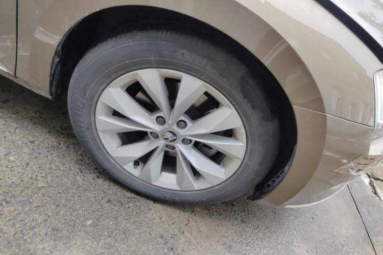 Used Skoda Superb 2018 TSI330 DSG Comfort Edition China V Standard Right Front Wheel Hub