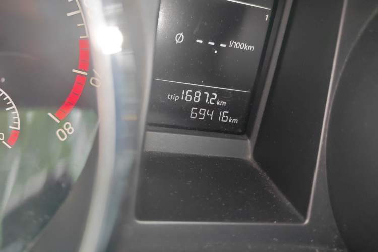 Used Skoda Yeti 2014 1.4TSI DSG Explorer Edition Odometer Close Up