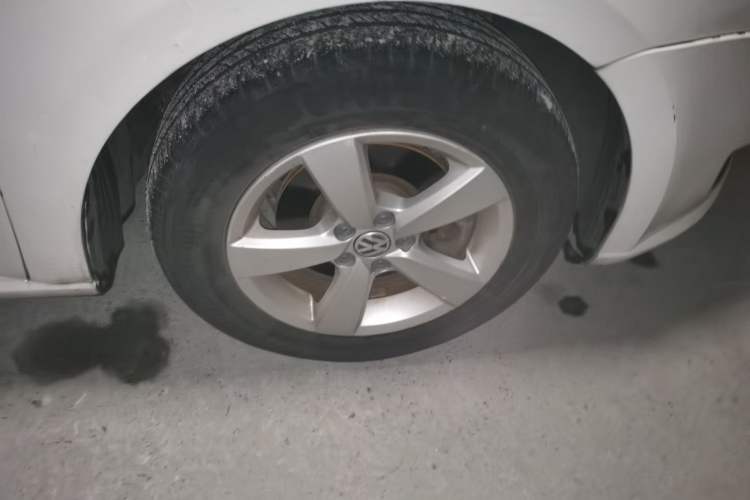 Used Volkswagen Gran Lavida 2013 1.6L Automatic Fashion Model