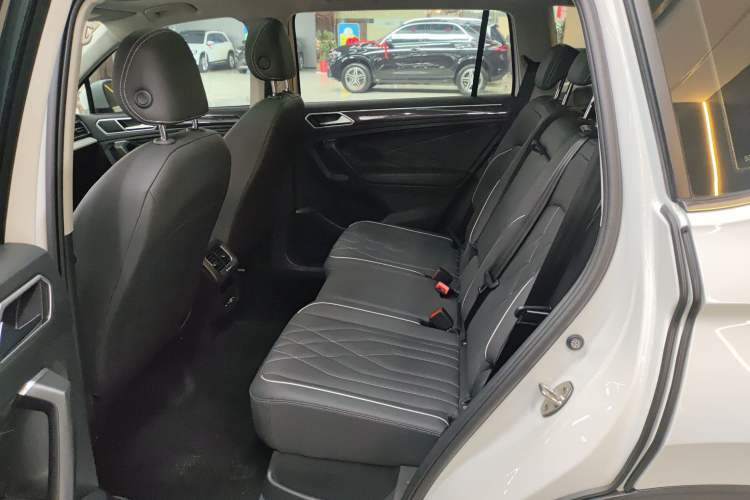 Used Volkswagen Tiguan L 2023 330TSI Automatic Two-Wheel Drive Smart Edition Left Rear Seat