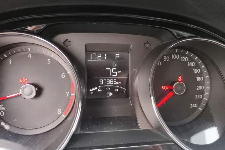 Used Volkswagen C-TREK 2018 1.5L Automatic Comfort Model Odometer Close Up