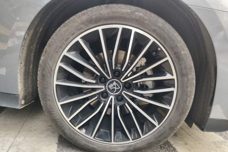 Used BYD Han 2023 DM-i Champion Edition 121KM Prestige Model Right Front Wheel Hub