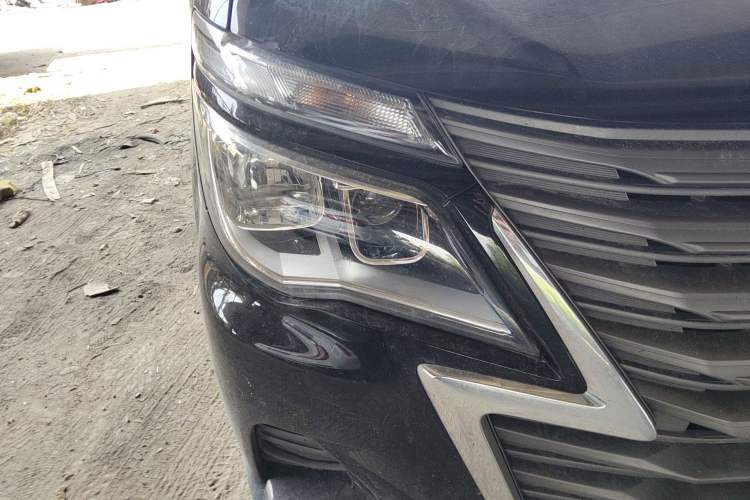 Used FORTHING Lingzhi 2023 M5L 1.6L Base Model 7 Seats
