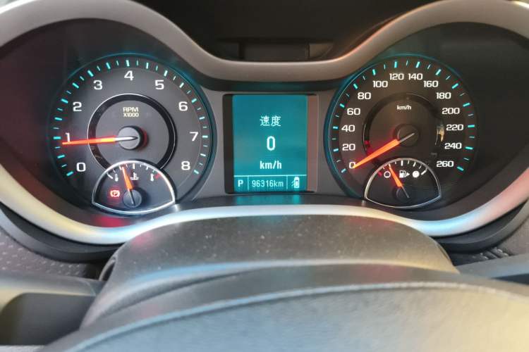 Used Chevrolet Malibu 2016 2.0L Automatic Luxury Edition Odometer Close Up