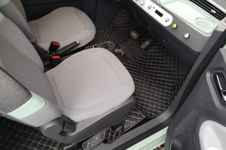 Used Wuling Hongguang MINIEV 2021 Macaron Premium Model – Lithium-NMC Right Front Seat