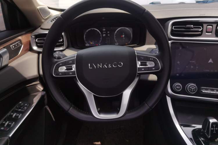 Used Lynk & Co 01 2019 2.0T Two-Wheel-Drive Pro Version China VI Standard Steering Wheel