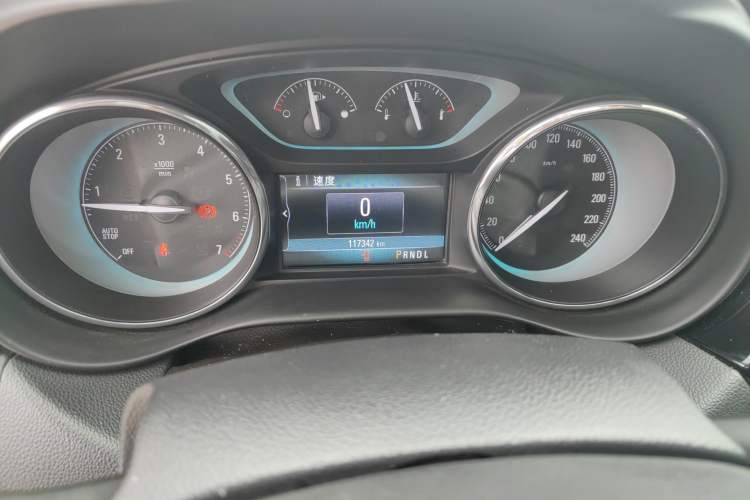 Used Buick Envision 2016 20T Two-Wheel-Drive Elite Model Odometer Close Up