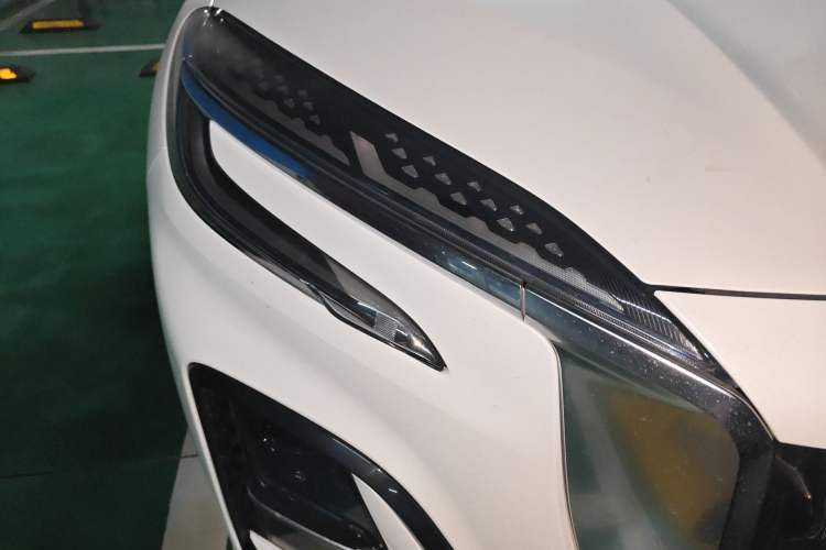 Used Hongqi HS3 2023 1.5T Two-Wheel Drive Shanwei Edition Right Front Headlight