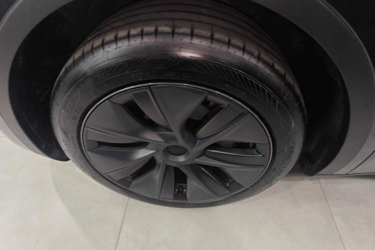 Used Tesla Model Y 2024 Rear-Wheel-Drive Version
