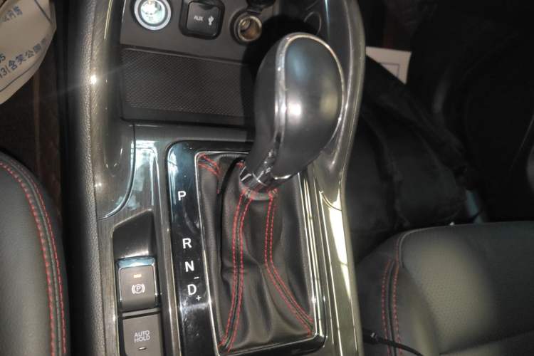 Used CHANGAN CS75 2017 Shangkui Edition 1.5T Automatic Fengyue Model Gear Lever