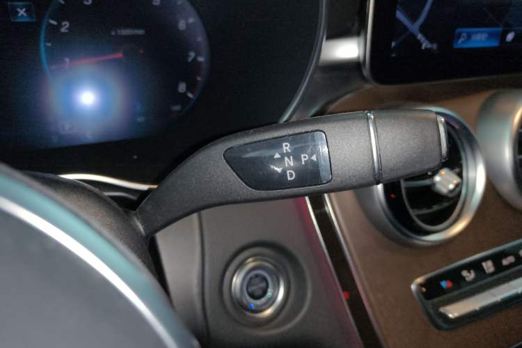 Used Mercedes-Benz GLC 2022 Facelift GLC 260 L 4MATIC Luxury Edition Gear Lever