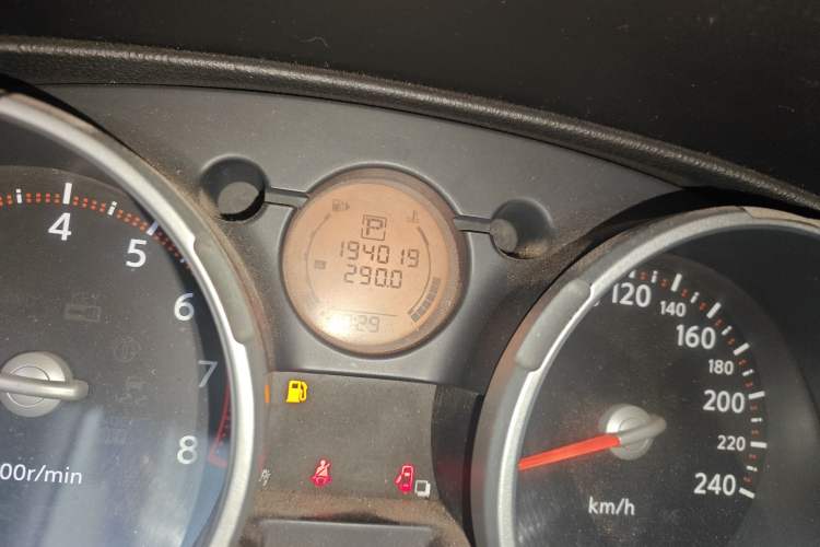 Used Nissan Qashqai 2008 20S Fire CVT 2WD Odometer Close Up