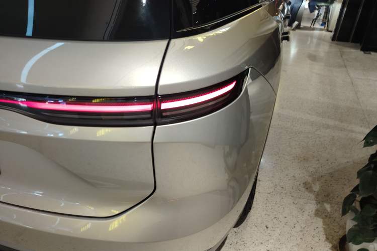 Used Nio ES8 2023 75 kWh Executive Edition