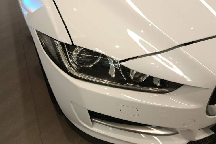 Used Jaguar XE 2015 2.0T 240 PS R-Sport Right Front Headlight