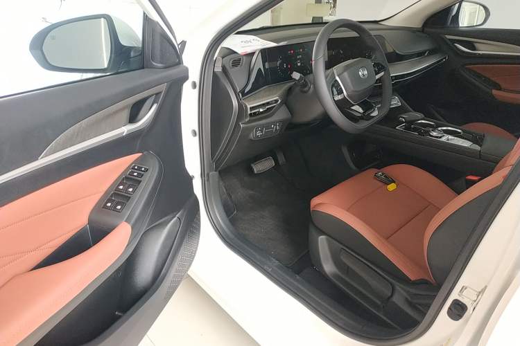 Used Changan Eado 2025 PLUS 1.4T Dual-Clutch High-Energy Version