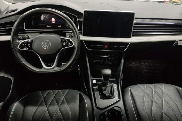 Used Volkswagen Tiguan L 2023 Restyled 330TSI Automatic Two-Wheel Drive R-Line Enhanced Comfort Version Center Console