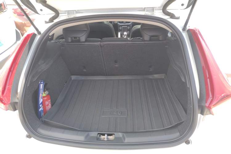 Used Volvo V40 2017 T3 Zhiyi Edition
