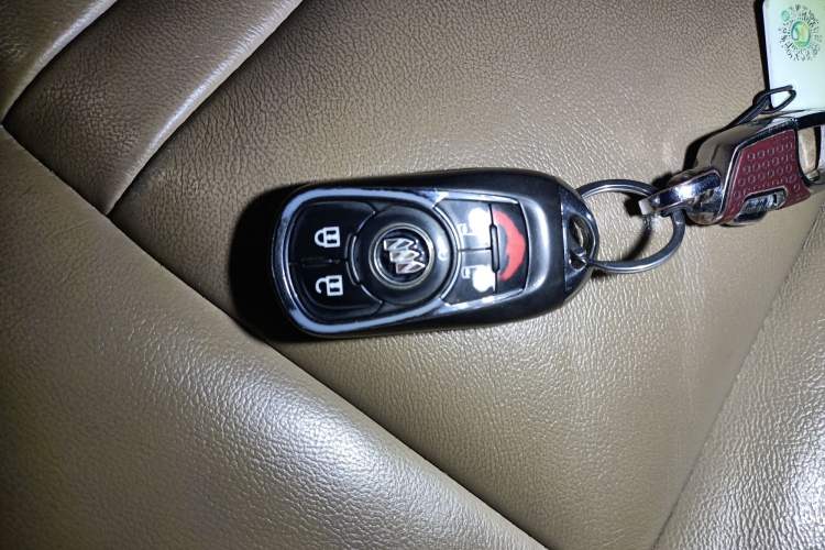 Used Buick GL8 2021 ES Land Cruiser 653T Luxury Edition Vehicle Key