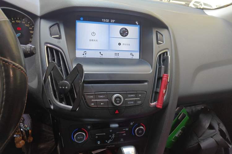 Used Ford Focus 2017 Hatchback EcoBoost 180 Automatic Elite Model Audio And AC Panel