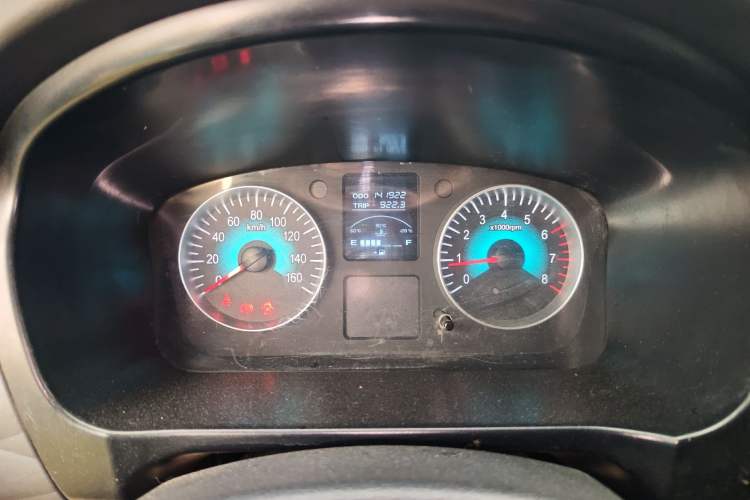 Used Jinbei Gold Hiace 2023 1.5L Passenger Van Travel Lion 5/6/7-Seater with Central Air Conditioning Instrument Cluster