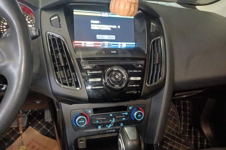 Used Ford Focus 2015 Hatchback EcoBoost 125 Automatic Supreme Style Edition