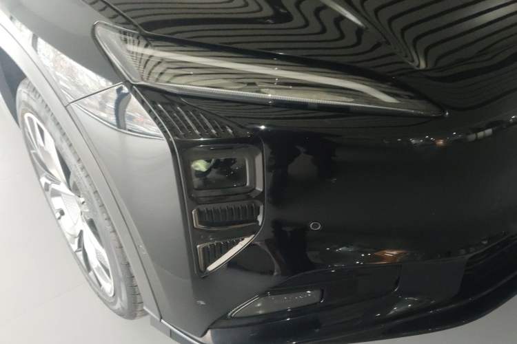 Used Hongqi Tiangong 08 2025 680 Ultra Four-Wheel-Drive Version Right Front Headlight