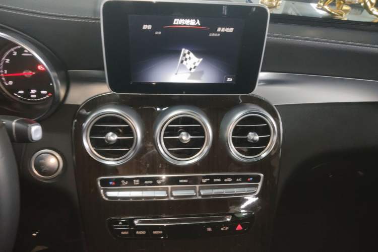 Used Mercedes-Benz GLC 2019 GLC 260 L 4MATIC Dynamic Model Audio And AC Panel