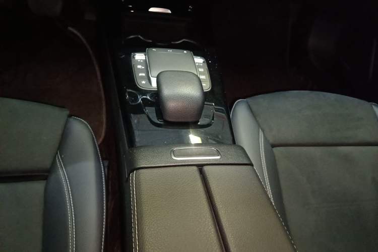 Used Mercedes-Benz A-Class 2021 A 200 L Sport Sedan Fashion Model
