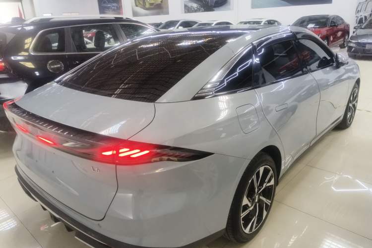 Used Geely Galaxy L6 2023 125km Starship