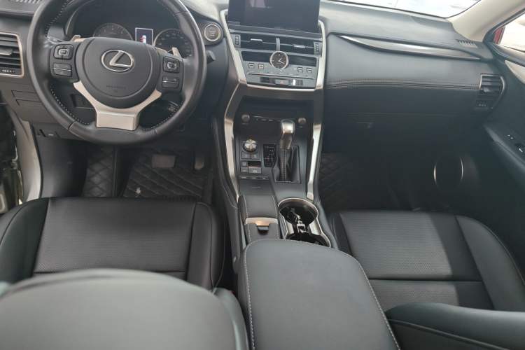 Used Lexus NX 2020 200 Front-Wheel Drive Freeline Edition China VI Standard Gear Lever