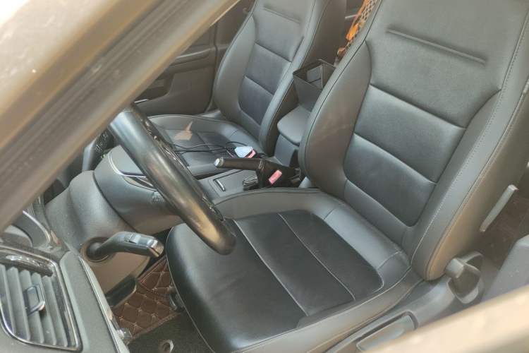 Used Volkswagen Sagitar 2015 1.6L Manual Comfort Model Left Front Seat