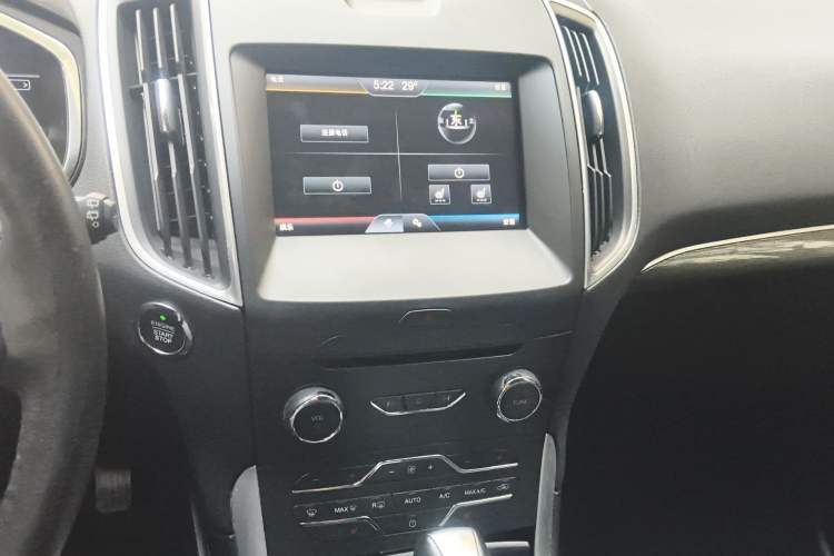 Used Ford Edge 2015 2.0T GTDi Two-Wheel-Drive High-Line Version Audio And AC Panel