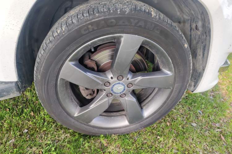 Used Mercedes-Benz GLK-Class 2013 GLK 300 4MATIC Dynamic Sunroof Model Right Front Wheel Hub