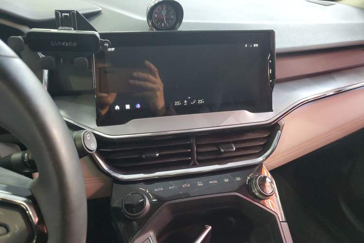 Used Lynk & Co 06 EM-P 2020 PHEV Plus Audio And AC Panel