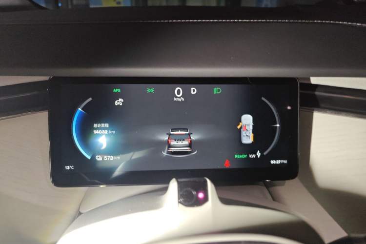 Used Volvo EM90 2025 Ultra Six-Seater Instrument Cluster