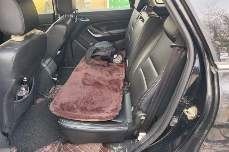 Used JMC Yusheng S350 2016 2.0T Manual Two-Wheel Drive Gasoline Luxury Version with Sunroof 5 Seats
