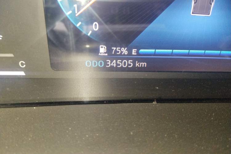 Used JAC Group T8 2022 2.0T PRO Diesel Two-Wheel Drive SharpDrive Version with Dual HFC4DB2-2E
