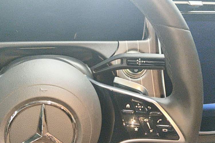 Used Mercedes-Benz E-Class 2024 Refresh E 300 L Stylish Edition Gear Lever