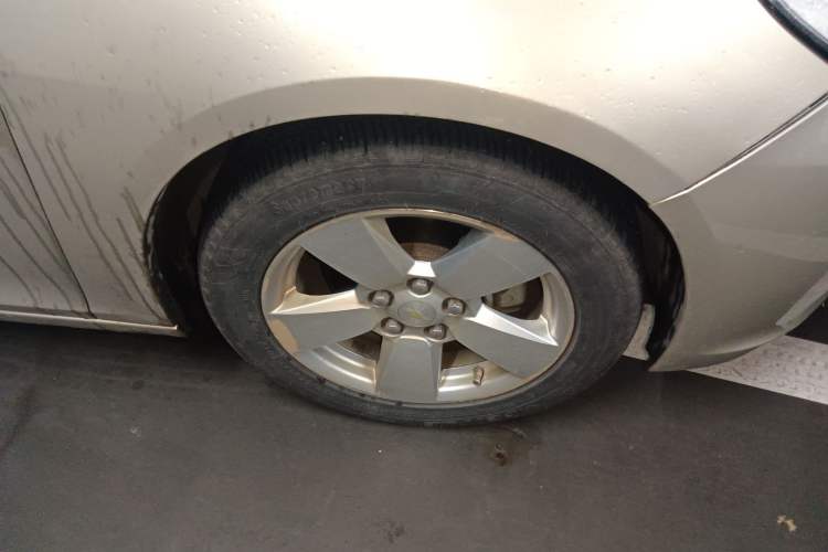 Used Chevrolet Malibu 2014 2.0L Automatic Comfort Edition Right Front Wheel Hub