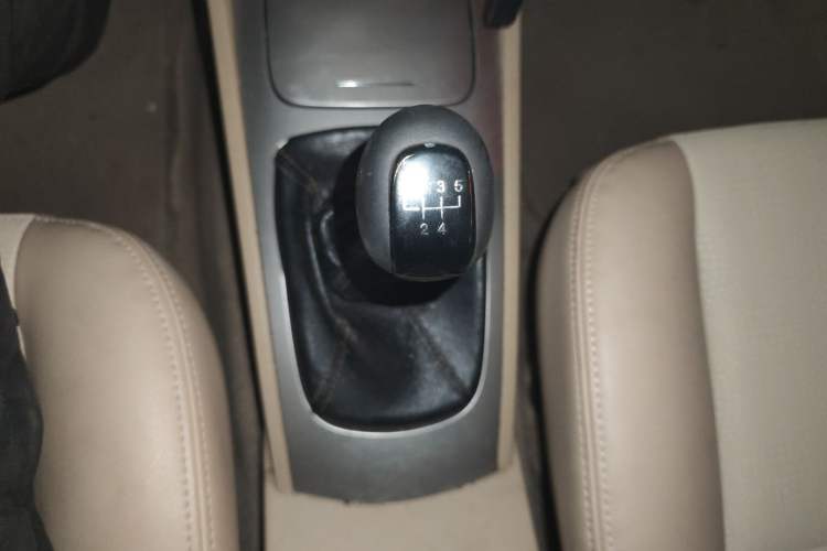 Used Buick Excelle 2013 1.5L Manual Classic Model Gear Lever