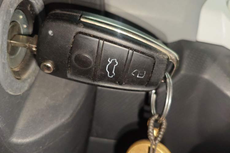 Used Chery QQ Ice Cream 2022 170km Sundae Phosphate Lithium-Ion