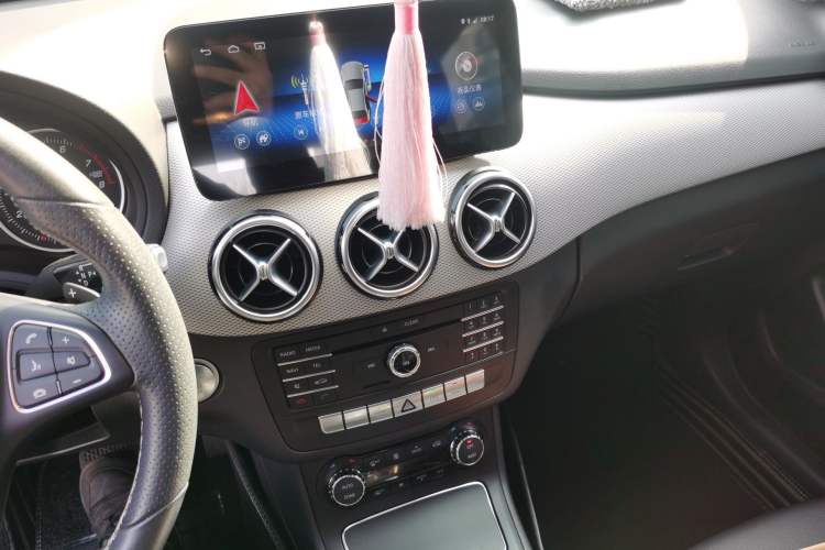 Used Mercedes-Benz B-Class 2017 B 200 Fashion Model Audio And AC Panel