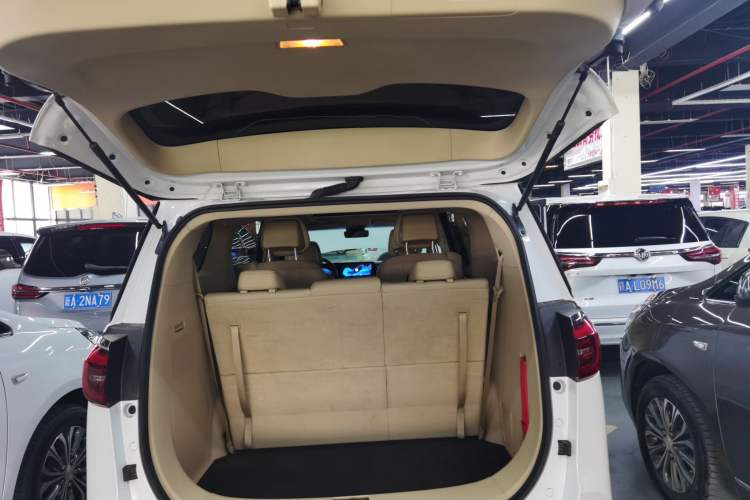 Used Buick GL8 2022 ES Landtrek 653T Luxury Edition Trunk