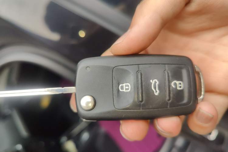 Used Volkswagen Sagitar 2012 1.4TSI Automatic Luxury Edition Vehicle Key